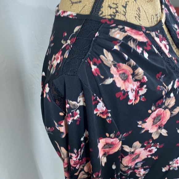 White House Black Market Floral & Lace Eyelash Blouse - Picture 8 of 14